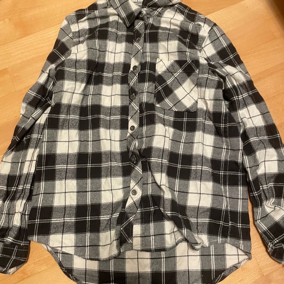 Used black and white women’s flannel. Size small brand me to we - Picture 1 of 14